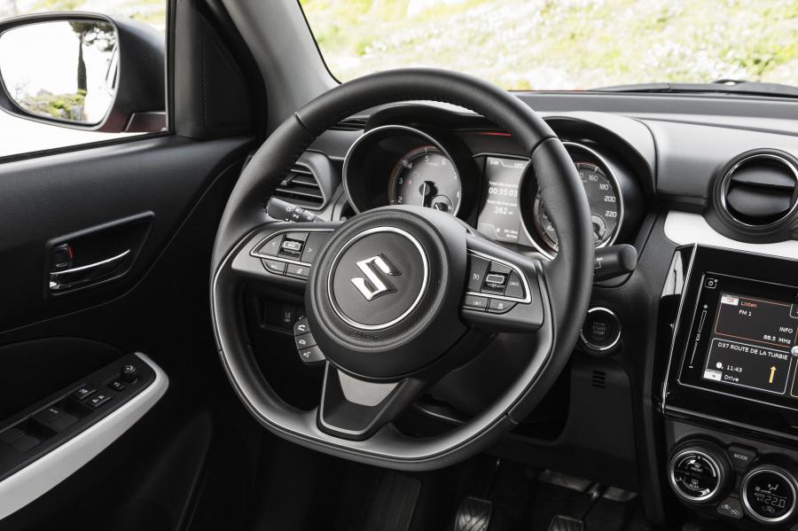 Панель приборов Suzuki Swift 2017 года  (WW) (фото 87 из 101)
